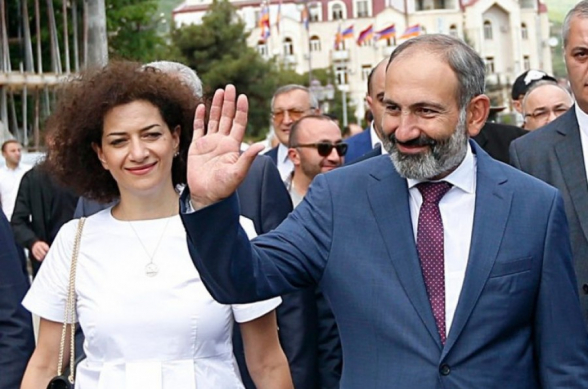 Почему Никол Пашинян и Анна Акопян зовут людей на площадь