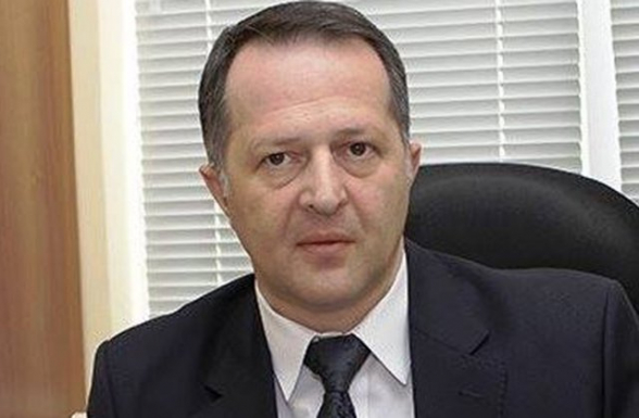 Նոր ղեկավարության հետ համատեղ աշխատանքի ընթացքում ինձ բազում անգամ «հիշեցրել» են նախորդ տնօրենին պաշտպանելու փաստը