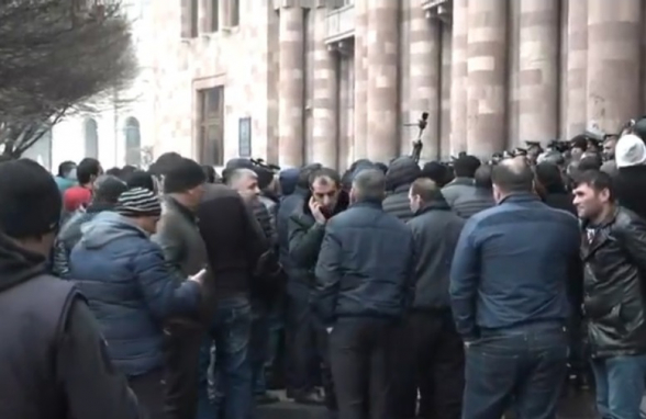 Այն, ինչ հիմա կատարվում է կառավարության շենքի դիմաց, շատ հիշեցնում է 1988 թվականը