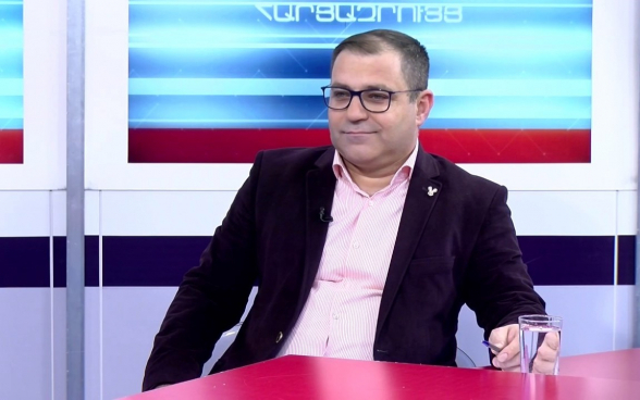 Հանձնարարված է ամեն գնով ինչ-որ բան գտնել և օրենքից դուրս հայտարարել ինձ