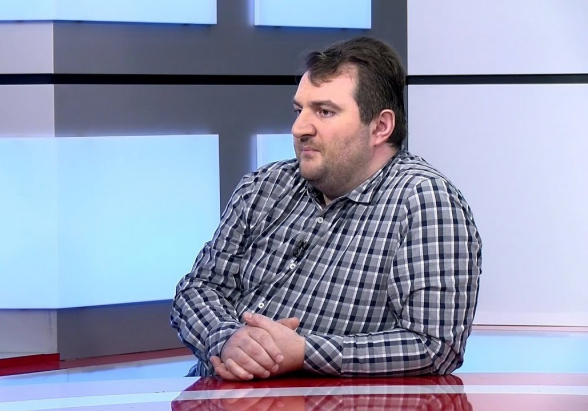 Արդեն չեմ զարմանա, որ Նիկոլայականները սկսեն հիմնավորել, որ Հուլիոս Կեսարին խփելուց Բրուտոսը գոռացել է, որ ինքը Քոչարյանական է