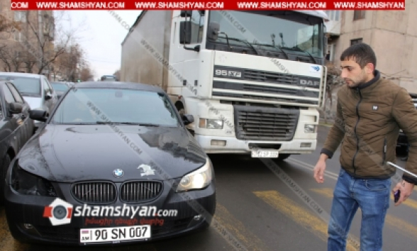 Երևանում բախվել են BMW-ն ու DAF բեռնատարը (տեսանյութ)