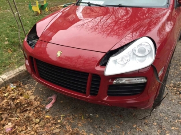 Երևանում թալանել ու կողոպտել են «գոլդ» համարանիշներով թանկարժեք ավտոմեքենաներ