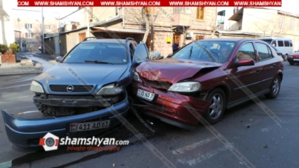«Երևան սիթի» սուպերմարկետի հարևանությամբ բախվել են Opel-ները