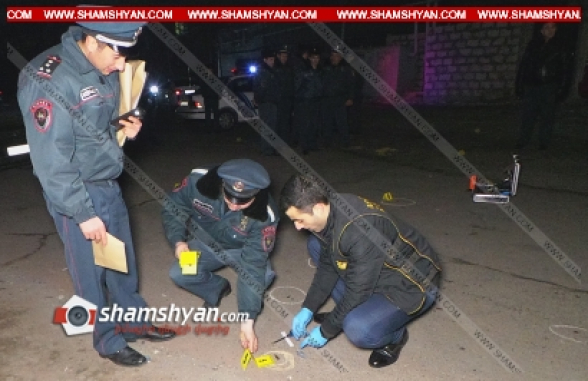 Հայտնաբերվել են ատրճանակից ու ինքնաձիգից արձակված մեծ թվով պարկուճներ, գնդակ, չկրակված փամփուշտներ եւ ատրճանակ