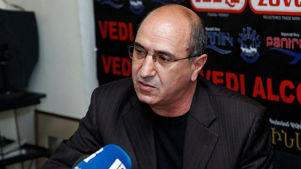 Չեմ բացառում, որ վարչապետը պարտադրի նախագահին ստորագրել այդ ապօրինի փաստաթուղթը․ Գառնիկ Իսագուլյանը՝ Սահմանադրական փոփոխությունների հարցը հանրաքվեով լուծելու ԱԺ որոշման մասին (տեսանյութ)