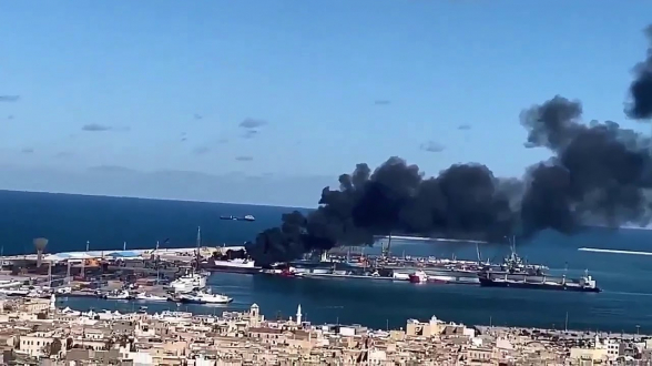 Из порта Триполи вывели нефтяные танкеры из-за ударов ЛНА
