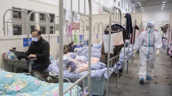 Число жертв коронавируса в Китае выросло до 2118 человек