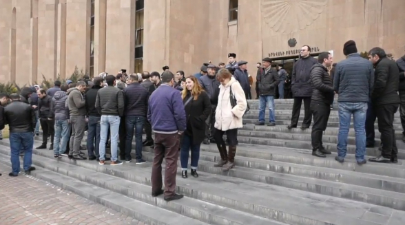 Акция протеста перед мэрией Еревана (видео)