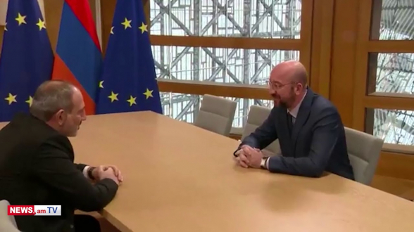 Никол Пашинян из-за коронавируса не обменялся рукопожатиями с председателем Европейского совета