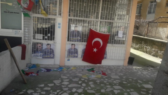 Թուրքիայում անհայտ անձինք հարձակում են գործել քրդամետ կուսակցության կառույցի վրա