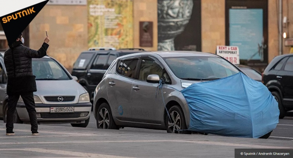Օրվա կադր. Երևանում մտահոգ վարորդը «դիմակ» է հագցրել ավտոմեքենային