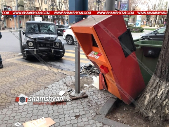 Երևանում «Mercedes»-ը բախվել է տերմինալին, կոտրել այն