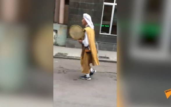 Երևանում շրջող տարօրինակ տղամարդուն մեկ այլ փողոցում են նկատել