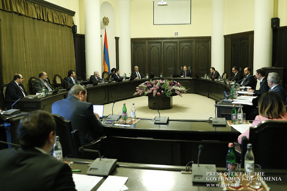 Գործադիրի ներկայացուցիչներն իրենց պարգևավճարներից չեն հրաժարվի. «Իրատես»