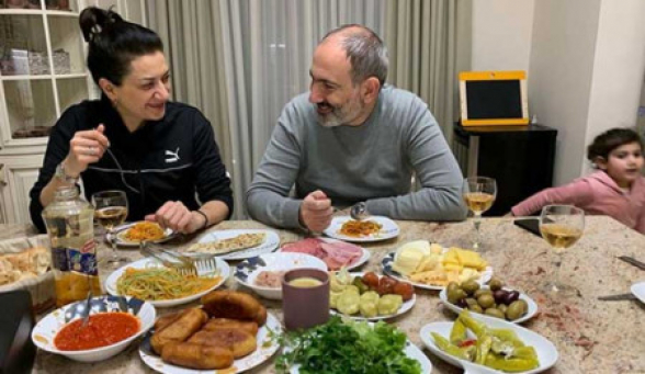 Մանրամասներ Մարմարիկ համայնքում տեղի ունեցած 300 հոգանոց հարսանիքից, որին ներկա էր նաև վարչապետի խոհարարը