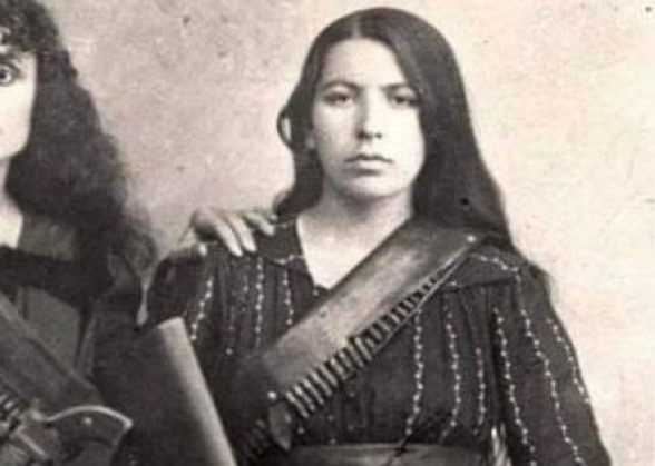 Նկարում մի կին է, ում կյանքի պատմությունը ֆիլմի սցենարի է նման