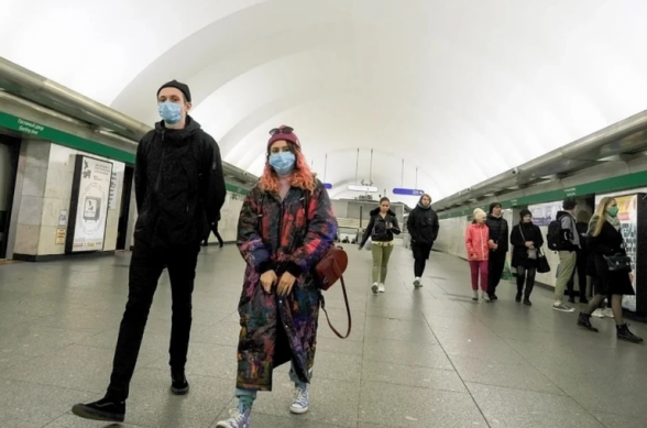 В Москве ввели обязательное ношение масок и перчаток в магазинах, транспорте и на работе