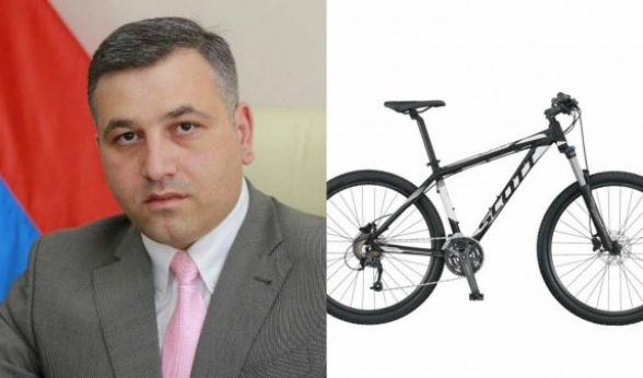 Депутат от «Моего шага» обратился в полицию из-за попытки наезда на него велосипедиста