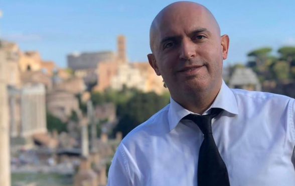 Ձեզ մաղթում եմ անդադար թեստավորում, տնական օղիների անսպառ պաշար և պինցետների լայն տեսականի. այլևս Ձեր՝ COVID-19