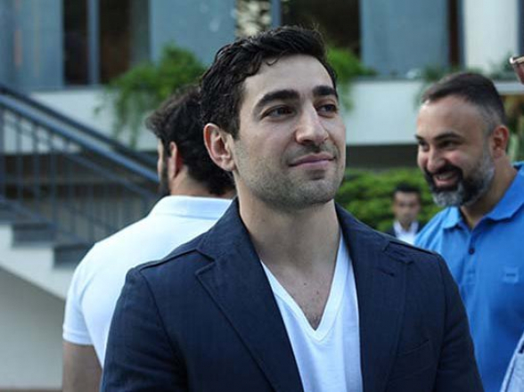 Դատավորի աթոռին բազմածը կատարում է փոքրոգի, վախվորած մարդուկի հրահանգը