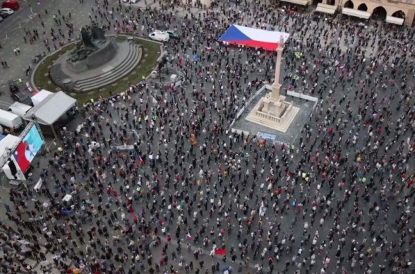 В Чехии прошли митинги протеста против действий властей во время пандемии (видео)