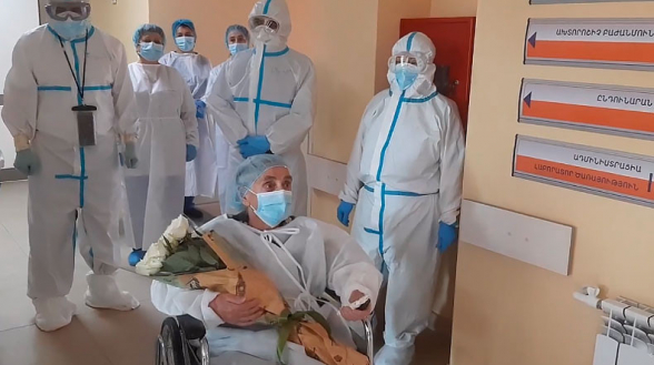 Արտաշատի բժշկական կենտրոնից դուրս գրվեց կորոնավիրուսից բուժված 91-ամյա Ռոզա Մարտիրոսյանը (տեսանյութ)