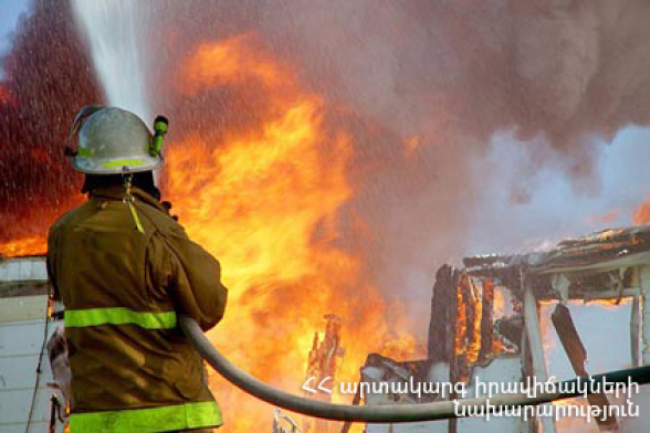 Գրիբոյեդով գյուղի սկզբնամասում այրվում է վագոն-տնակ․ դեպքի վայր է մեկնել երկու մարտական հաշվարկ