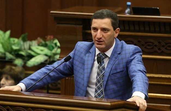 Ո՞ւր է մեր գերագույն գլխավոր հրամանատարը, ինչո՞ւ դիրքերում չէ