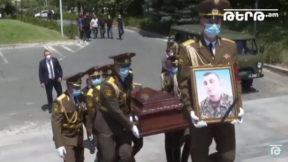 В пантеоне Ераблур состоялись похороны майора Гаруша Амбарцумяна (видео)