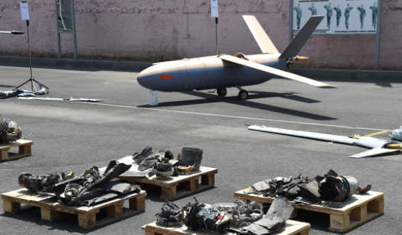 В Ереване показали сбитые и захваченные дроны ВС Азербайджана (видео)
