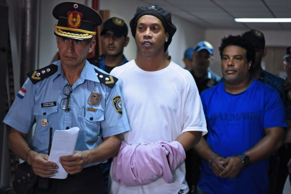 Роналдиньо избежал тюрьмы из-за въезда в Парагвай по поддельным документам