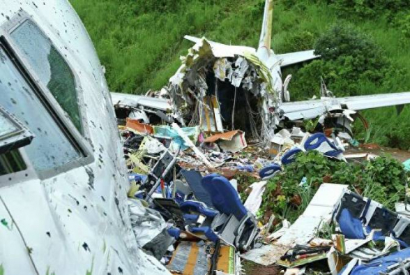 Найдены черные ящики разбившегося в Индии самолета
