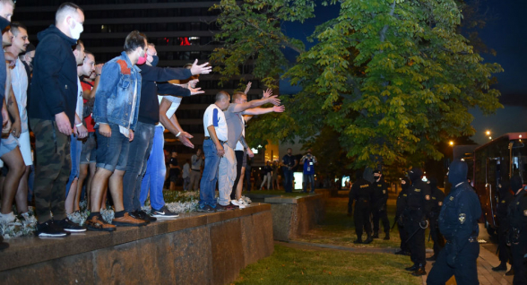 Акция протеста в Минске вылилась в столкновения с ОМОН (видео)
