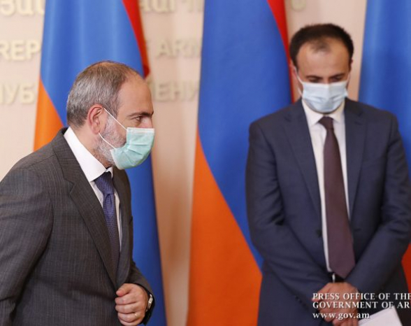 Ձուկը հոտում է գլխից, բայց այն քերթում են պոչից