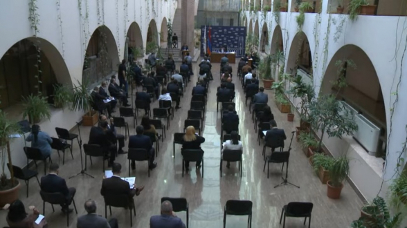 Заседание Совета старейшин Еревана (прямой эфир)