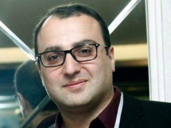 Կլինիկայի ողջ անձնակազմով գրում ենք աշխատանքից ազատման մեր դիմումները