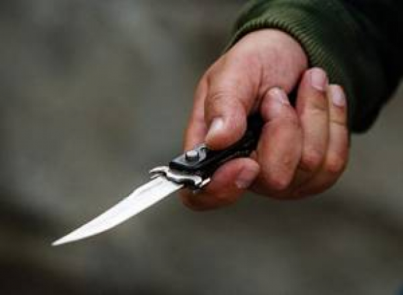 Ոստիկանները հայտնաբերել են հորն ու որդուն դանակահարած կասկածյալին ու հանցագործության գործիք դանակը