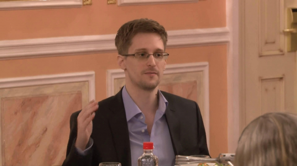 Сноуден опроверг сообщения о готовности выплатить властям США $5 млн