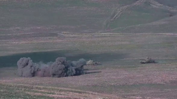 Уничтожение азербайджанских танков и живой силы (видео)