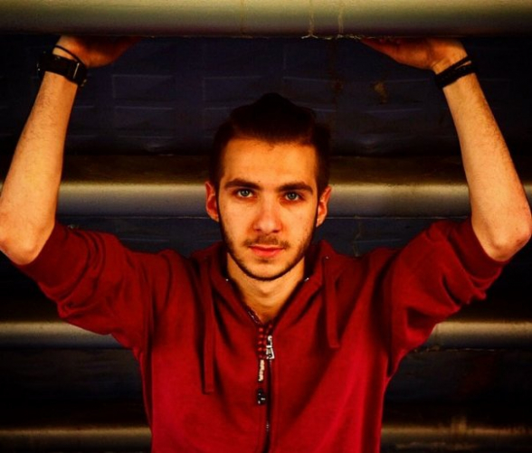 «Կյանքին ոչ մի վտանգ չի սպառնում». Արցախում ծանր վիրավորում ստացած դերասան Վահագն Սամվելյանն արհեստական կոմայի մեջ է