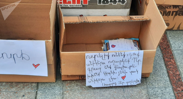 «Մենք ձեզ սնիկերս, դուք մեզ` խոցված տանկեր». աղջիկների գրությունները զինվորներին (լուսանկար)