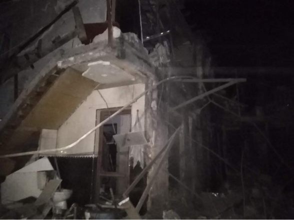 Ստեփանակերտի հրթիռակոծությունից 2 հարկանի բնակելի տունն ամբողջությամբ ավերակի է վերածվել (լուսանկար)