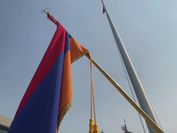 Ֆրեզնոյի քաղաքապետարանի մոտ բարձրացել է Հայաստանի դրոշը. ներկա է եղել քաղաքապետը