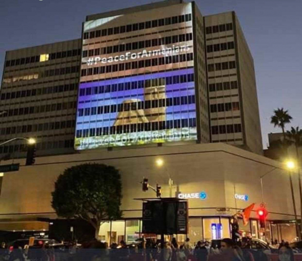 Արցախի դրոշը լուսարձակվել է Լոս Անջելեսում Թուրքիայի հյուպատոսության շենքի վրա (լուսանկար)