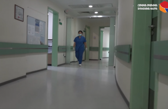 Այս օրերին Հայաստանից և արտերկրից Արցախ ժամանած բազմաթիվ կամավոր բժիշկներ օգնություն են ցուցաբերում վիրավորներին