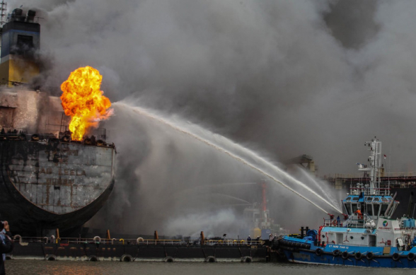 На российском танкере «Генерал Ази Асланов» произошел взрыв