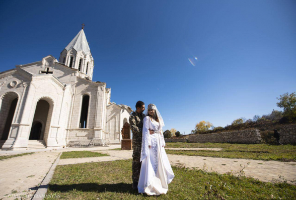 «Ես հույս ունեմ, որ մենք վերջին սերունդը կլինենք, որ պատերազմի ժամանակ է ամուսնանում»․ Շուշիում երեկ պսակադրված Մարիամն՝ իր ամուսնության ու հավատի մասին