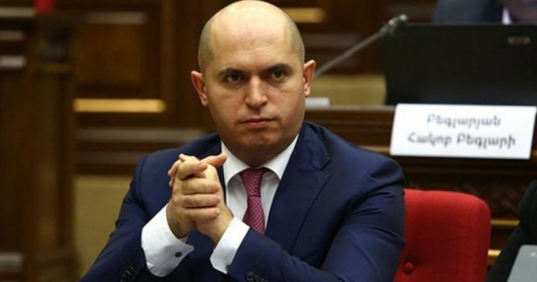 Աշխատանքից հեռացնելու սպառնալիքներով արշավ է սկսվել. էն էլ մարդիկ իրենք են թքում անհայրենիքների վրա ու աշխատանքից ազատման դիմումներ գրում