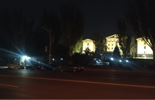 Ի՞նչ ուժեր է իշխանությունը ուշ գիշերով կենտրոնացրել Ազգային ժողովում և ի՞նչ նպատակով (լուսանկար, տեսանյութ)